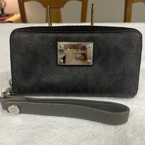 Michael Kors Signature Saffiano Leather Wristlet Wallet